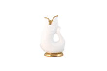 Load image into Gallery viewer, Gluckigluck glugge jug fisch-karaffe fisch-vase glucksi gluckser schuppen fisch-krug gluck-gluck keramik-fisch m. carafon gift company ivory friends einrichten design hotel ultra white weiss blanc blanche kupfer cuivre copper geschenk gift monsieur